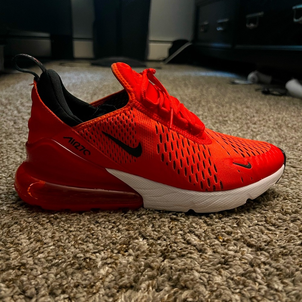Nike Air Max 270 Habanero Red M7/W8.5 Athletic Running Training Casual Shoe